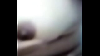 अकेली कमरे मे काकी ने अपनी ऊँगली से ही मजा किया