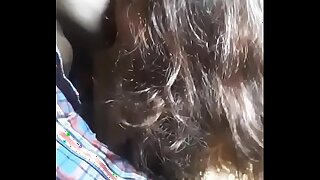 गर्लफ्रैंड को किस किया